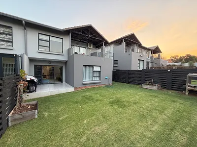 3 Bedroom Townhouse For Sale in Johannesburg - img
