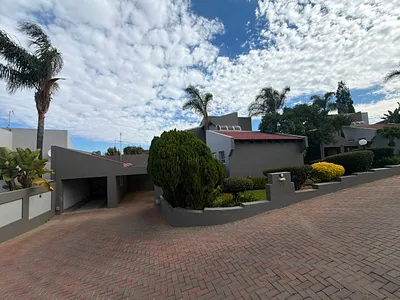 3 Bedroom Townhouse For Sale in Johannesburg - img
