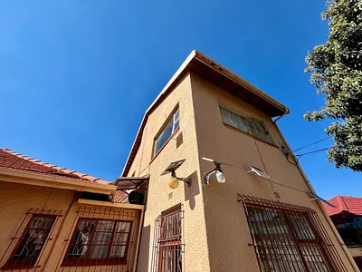 6 Bedroom House For Sale in Johannesburg - 0IYw.webp