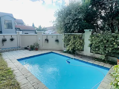 4 Bedroom Apartment For Sale in Sandton - img