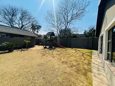 3 Bedroom House To Rent in Sandton - Pu7m.webp
