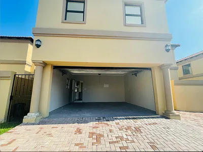 3 Bedroom Apartment For Sale in Sandton - oBPq.webp