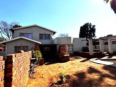 4 Bedroom House For Sale in Clayville, Midrand - 11fB.webp