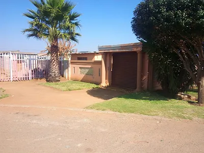 2 Bedroom House For Sale in Benoni - 7Z9i.webp
