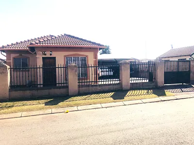 3 Bedroom House For Sale in Boksburg - 6EdR.webp