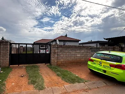 2 Bedroom House For Sale in Klippoortjie, Germiston - xqOe.webp