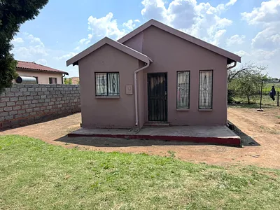 2 Bedroom House For Sale in Katlehong - IWLf.webp