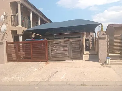 14 Bedroom House For Sale in Tembisa - img