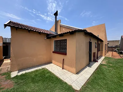 4 Bedroom House For Sale in Alberton - gSVj.webp