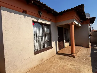 4 Bedroom House For Sale in Benoni - 1zVM.webp