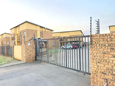 2 Bedroom Apartment For Sale in Boksburg - MfhU.webp