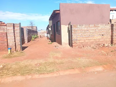 3 Bedroom House For Sale in Germiston - a1K5.webp