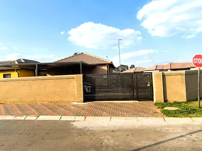 2 Bedroom House For Sale in Boksburg - Oll2.webp