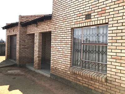 4 Bedroom House For Sale in Germiston - 7Ars.webp