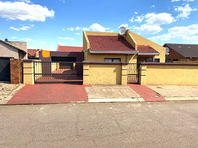 4 Bedroom House For Sale in Boksburg - 4hid.webp