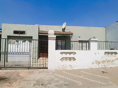 6 Bedroom House For Sale in Kempton Park - WlmZ.webp