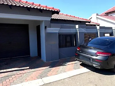 3 Bedroom House For Sale in Germiston - 6eOk.webp