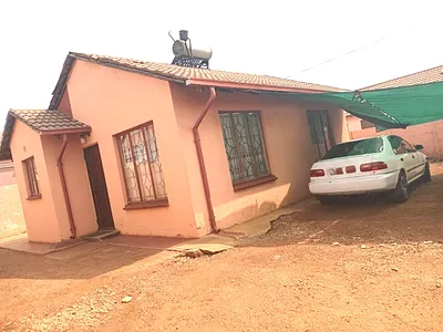 2 Bedroom House For Sale in Clayville, Midrand - xfLC.webp