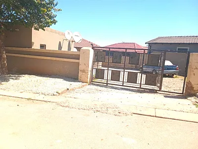 10 Bedroom House For Sale in Clayville, Midrand - jOQV.webp