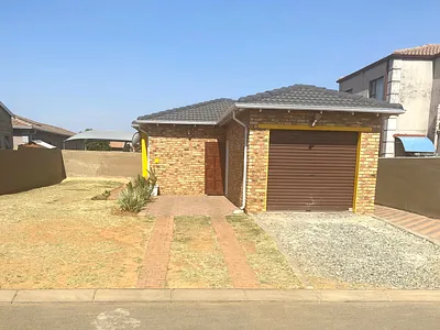 3 Bedroom House For Sale in Nigel - mkai.webp