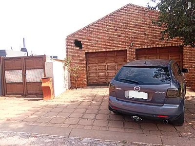 4 Bedroom House For Sale in Katlehong - pN1P.webp