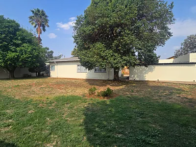 4 Bedroom House For Sale in Clayville East, Midrand - djuj.webp