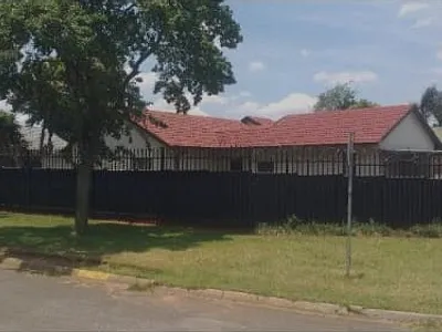 3 Bedroom House For Sale in Boksburg - pc56.webp