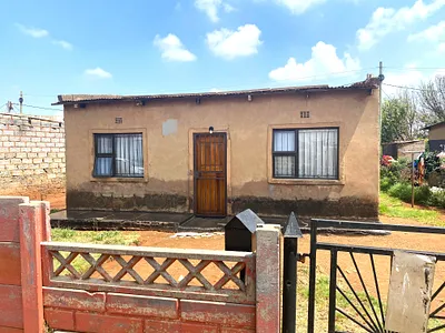 2 Bedroom House For Sale in Katlehong - 8LuB.webp