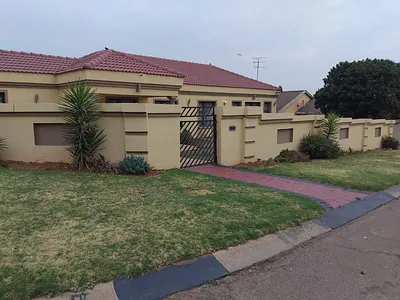 3 Bedroom House For Sale in Johannesburg - lGVa.webp