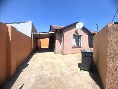 3 Bedroom House For Sale in Clayville, Midrand - K1te.webp