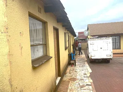 6 Bedroom House For Sale in Katlehong - Batp.webp