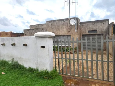 5 Bedroom House For Sale in Tembisa - img