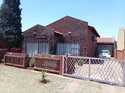 2 Bedroom House For Sale in Katlehong - img