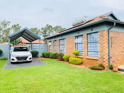 3 Bedroom House For Sale in Clayville, Midrand - 6uXx.webp