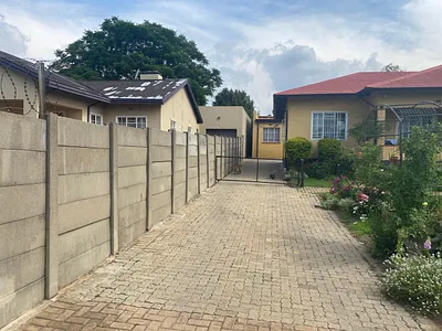 3 Bedroom House For Sale in Johannesburg - 7dWF.webp