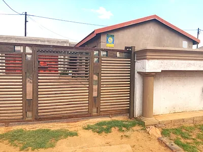 3 Bedroom House For Sale in Witbank - fy5l.webp