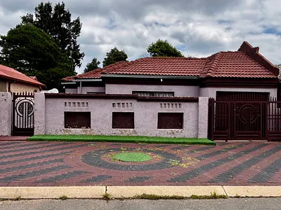 3 Bedroom House For Sale in Kempton Park - wf13.webp