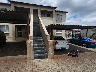2 Bedroom Townhouse For Sale in Germiston - img