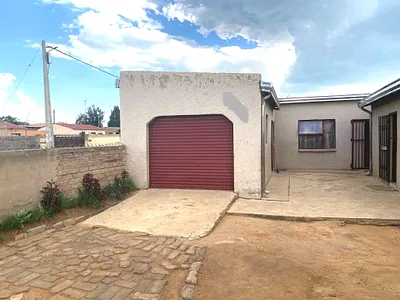6 Bedroom House For Sale in Alberton - kvOr.webp