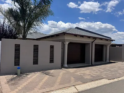4 Bedroom House For Sale in Klippoortjie, Boksburg - nTKx.webp