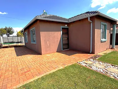 3 Bedroom House For Sale in Boksburg - PRZj.webp