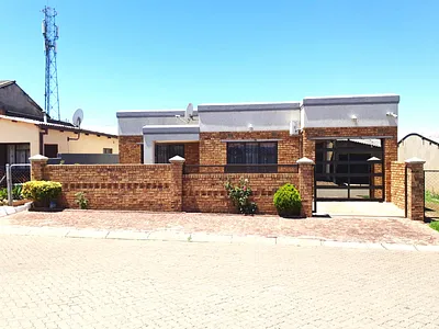 4 Bedroom House For Sale in Brakpan - vxyE.webp