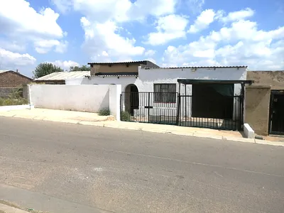 5 Bedroom House For Sale in Tembisa - e7Ni.webp