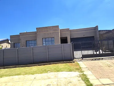 5 Bedroom House For Sale in Tembisa - img