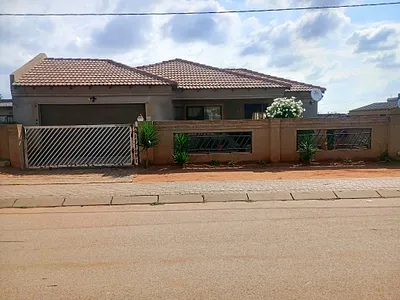 5 Bedroom House For Sale in Klippoortjie, Germiston - img