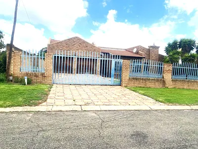 4 Bedroom House For Sale in Klippoortjie, Boksburg - UbDg.webp