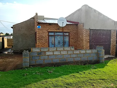 2 Bedroom House For Sale in Katlehong - gTe6.webp