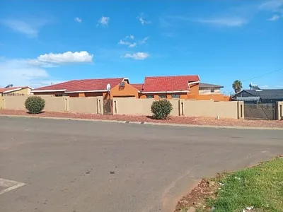 5 Bedroom House For Sale in Johannesburg - cvN6.webp