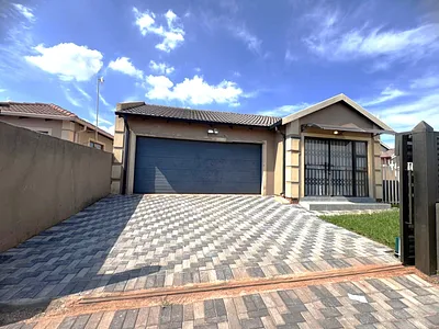 3 Bedroom House For Sale in Benoni - Oqqi.webp