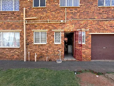 2 Bedroom Apartment For Sale in Kempton Park - t1dN.webp